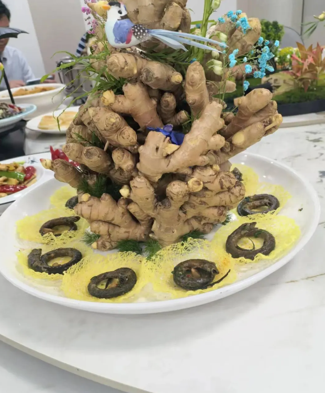 求问这是哪个地方的招牌美食？看着也太诱人了吧！
