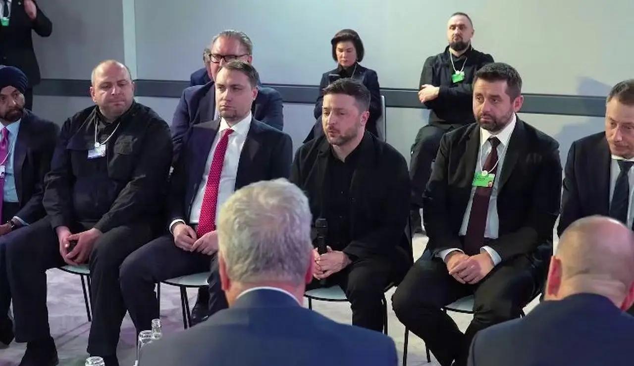 乌克兰必须二选一了！1月27日，《金融时报》援引多位西方人士的消息称：“特朗普