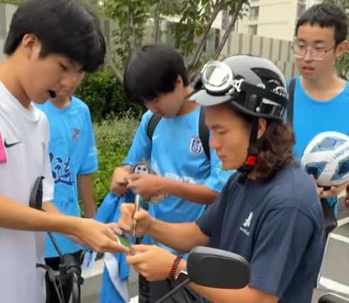 廖锦涛估计是最好围堵的球员了！大连这座城市与其它城市大不同，在其它城市可以看