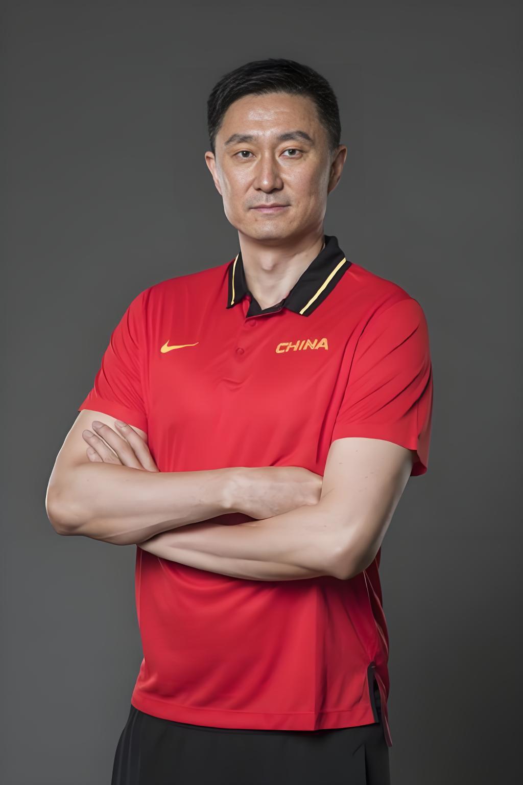 中国男篮现役最强的四条线人选，竟没一人入选国家队。首先讲教练线