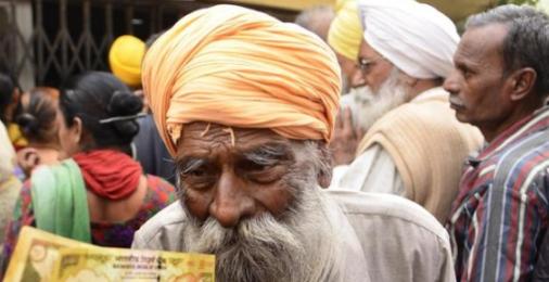 不少人心里直纳闷，为什么印度年年创下天价贸易逆差，却总能在国际市场上大把砸钱扫货