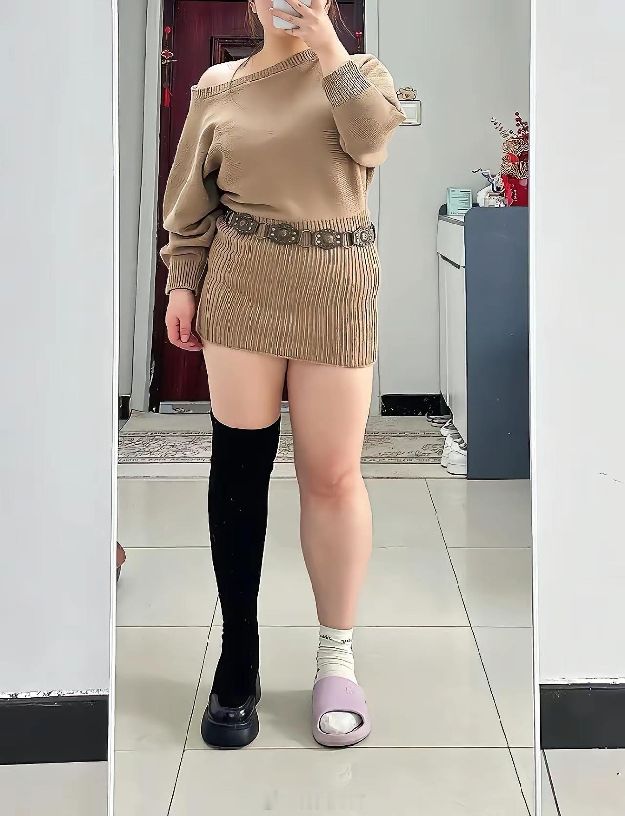 看来穿搭真的很重要，靴子没套上的大腿根儿都细了好多，这靴子，简直太好了