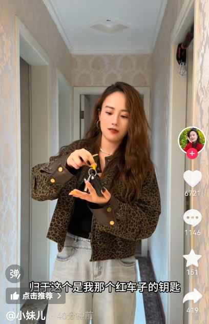 小妹儿回去开车，二娃选择报警。看来小妹儿和周二娃两口子要正式开撕了，他们有辆红