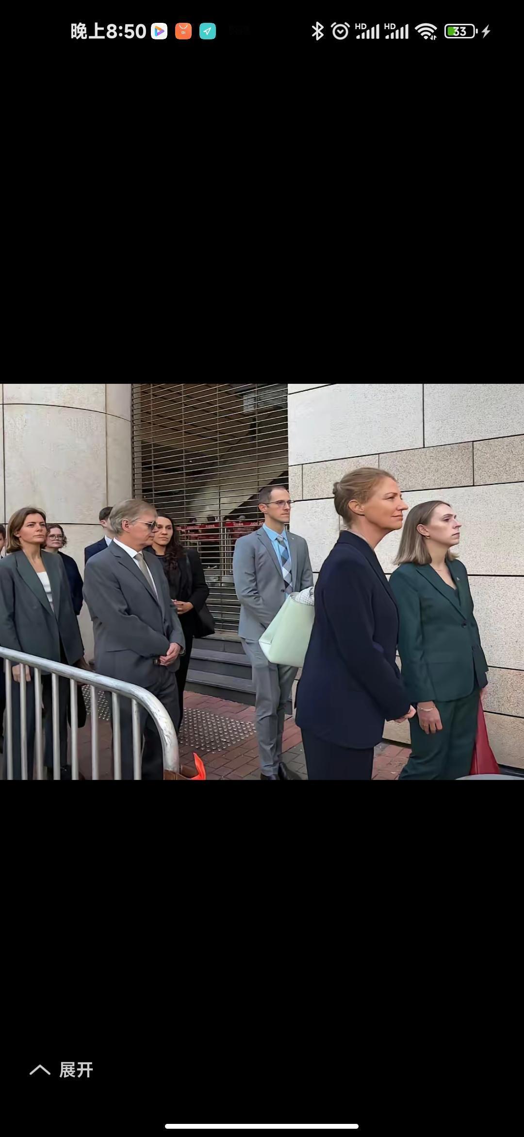 这伙人是美西方驻香港领事人员，在黎智英开庭前等着给乱港罪犯黎智英撑腰，给香港法官