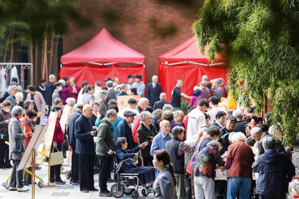 2060年中国人口能否还剩十亿，这还真不好说。近年来，中国人口出生率持续走低，2