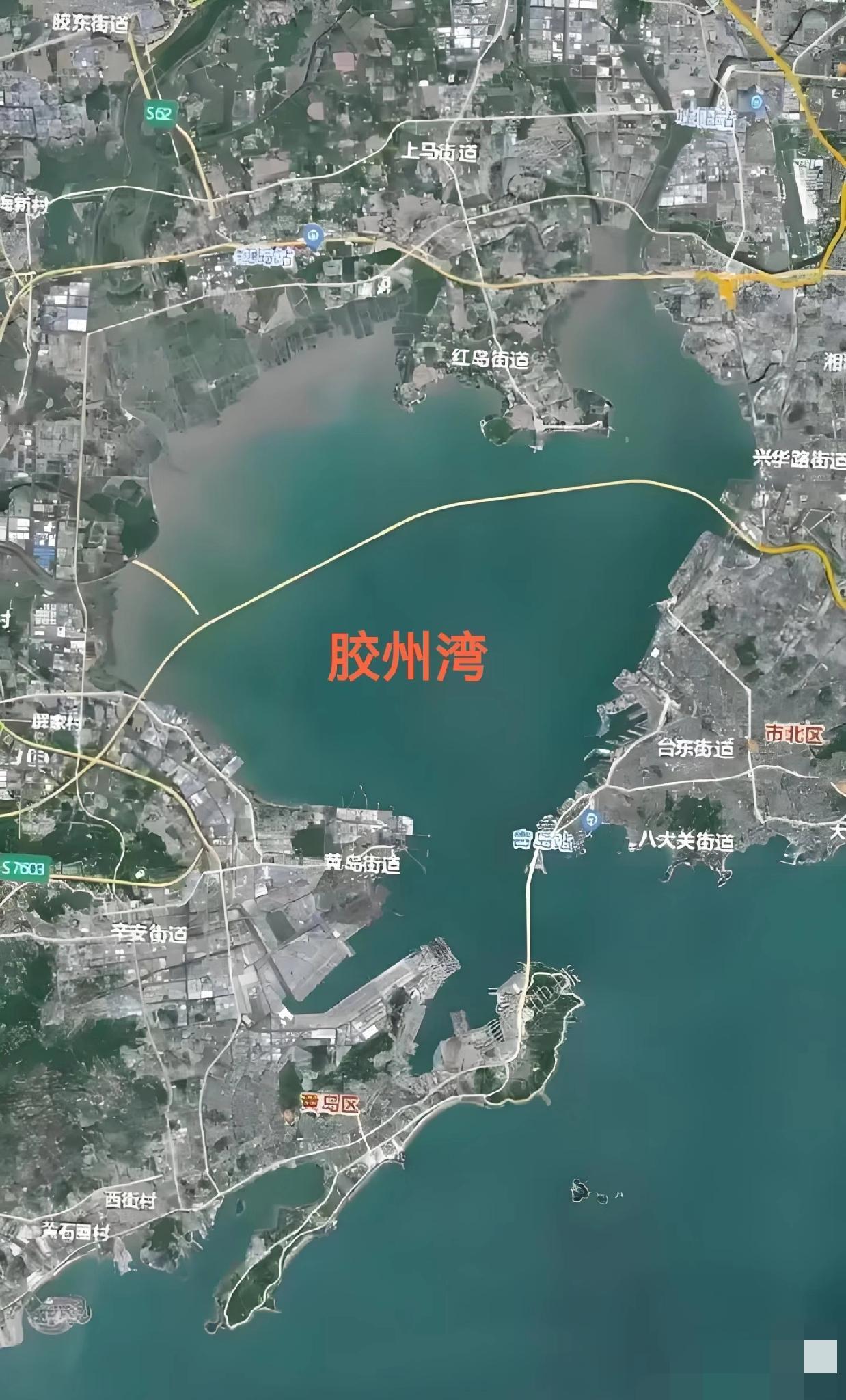 胶州湾是给青岛的馈赠！环湾发展20年见分晓胶州湾，可以说是国内不多见的优良港湾