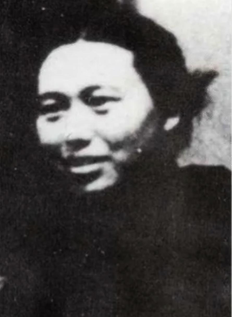 1933年，16岁的李开芬被活埋，行刑士兵的咒骂：“地主家的闺女，也配当红军？”