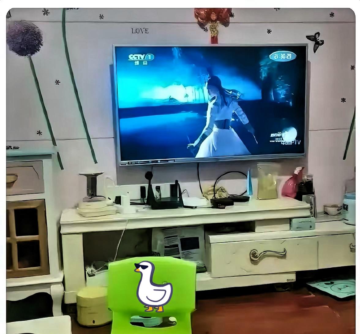 三问中央电视台​一问办个中秋晚会到底是你们图搞钱还是人民群众的精神粮食？​二