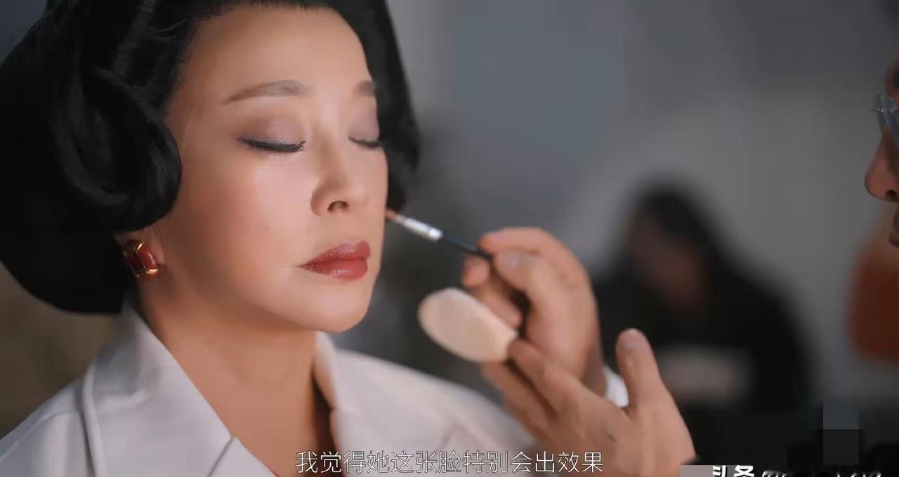 刘晓庆40岁演武则天，如今74岁再演。32年，一个轮回。1992年，她从18