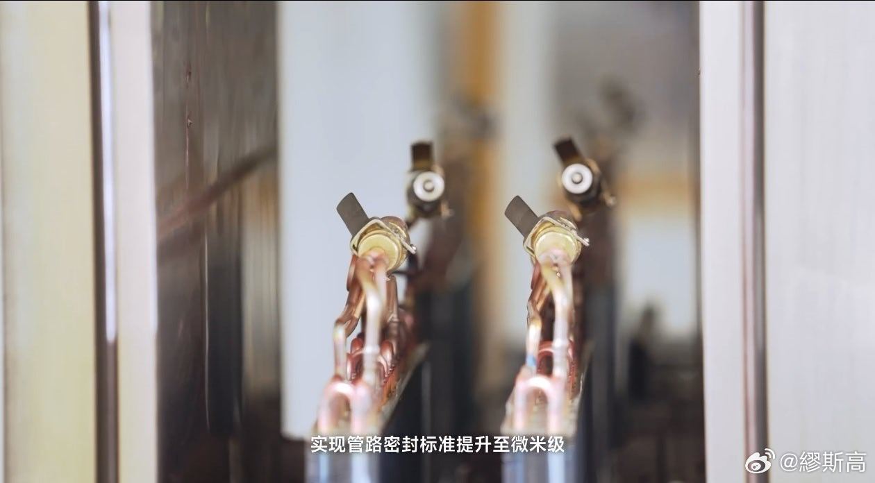 其实很多人不了解，冷媒不会自然消耗，空调不漏就无需加氟，但线下维修收费偏高，多台