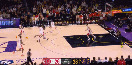 哼哈二将啊你俩手上是抹黄油了吗？连球都拿不住，真气死个人啊！第一球：申京下