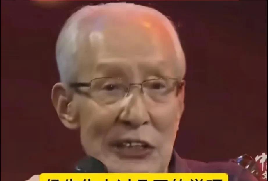 侯耀华跟师父常宝华做节目，常宝华说他比侯宝林的文化程度高，他上了八个月的学，侯宝