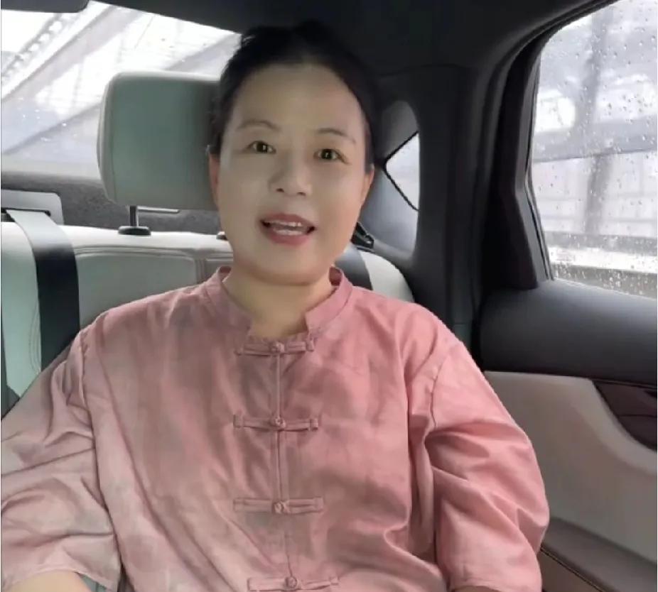 要开会了，据说群里的人都哭了，早知今日何必当初！柴桑大姐直播关于六子的会大姐在