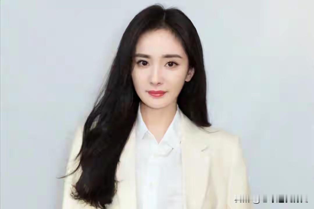 大幂幂这是从政了啊，中国视协双新委员会副会长，妥妥的副厅级干部！[赞]