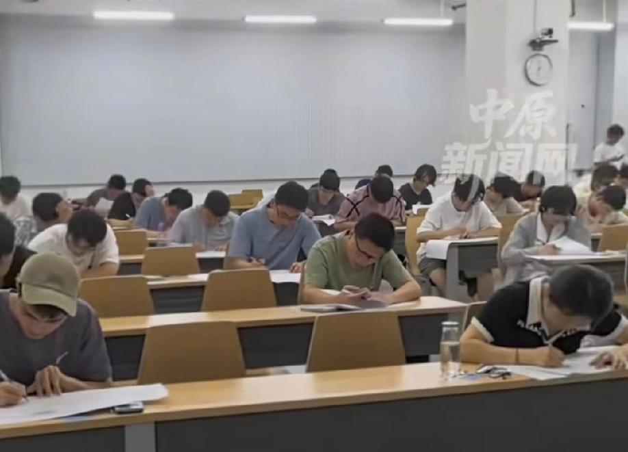 你们相信吗？公务员考试第一名竟然落选了近日，徐女士说道:“我家儿子报考岗位笔