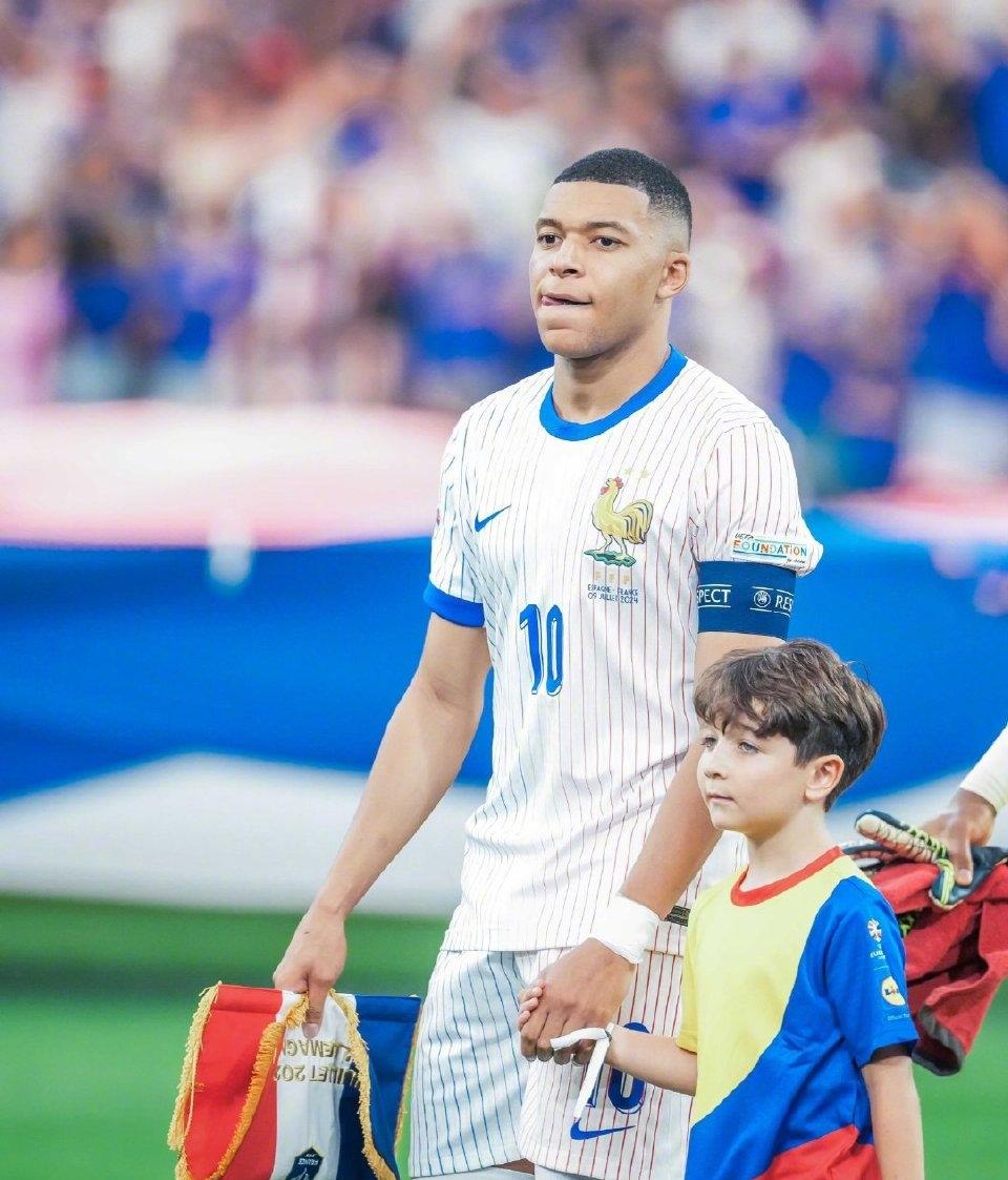 欧洲转会新闻汇总！★滑天下之大稽！多亏姆巴佩去法国找顶尖专家问诊，否则皇马这