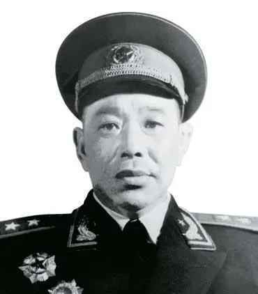 廖汉生的遭遇真是让人感慨。在那个特殊的时代，他从军区政委瞬间沦为“贺龙余党”，被