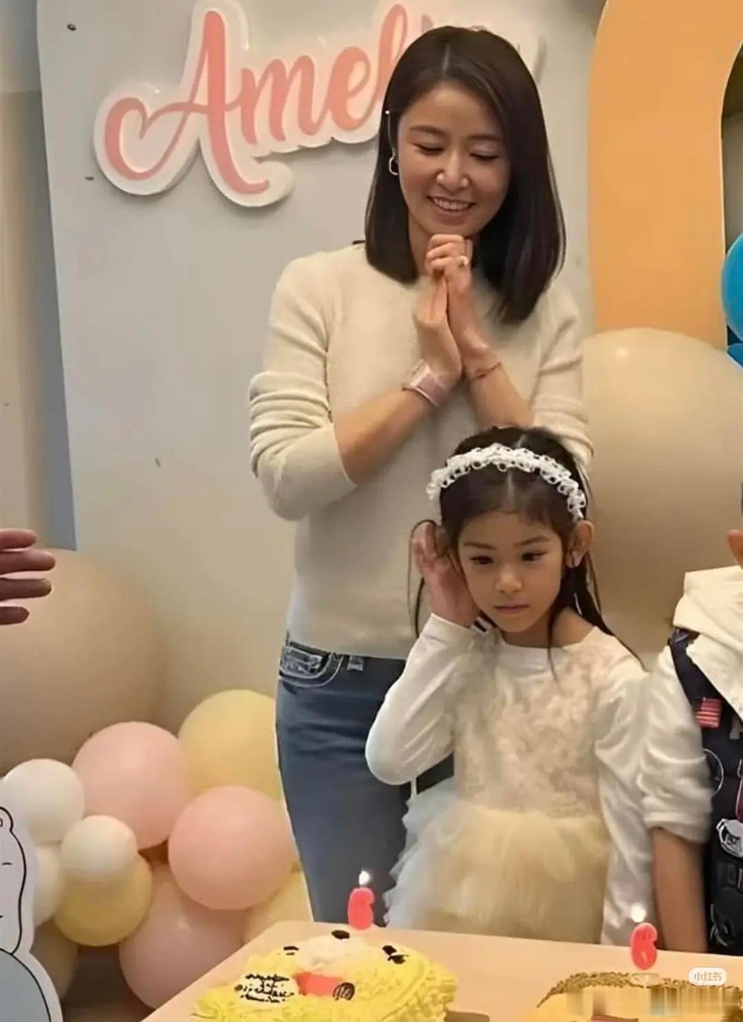 林心如霍建华的女儿，像爸爸多