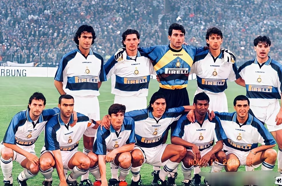 能认全这套国米阵容的老球迷，想必意甲看球经历都超过了三十年，看看你是否属于这个段