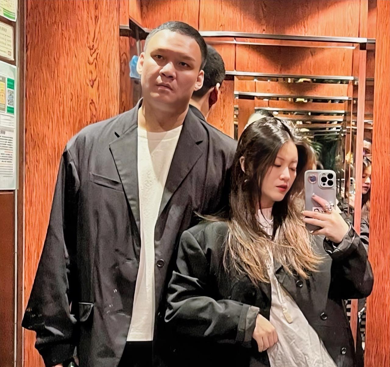 李嘉格应该已经意识到了，她现在有一个巨大的问题，不是年纪问题，也不是工作，而
