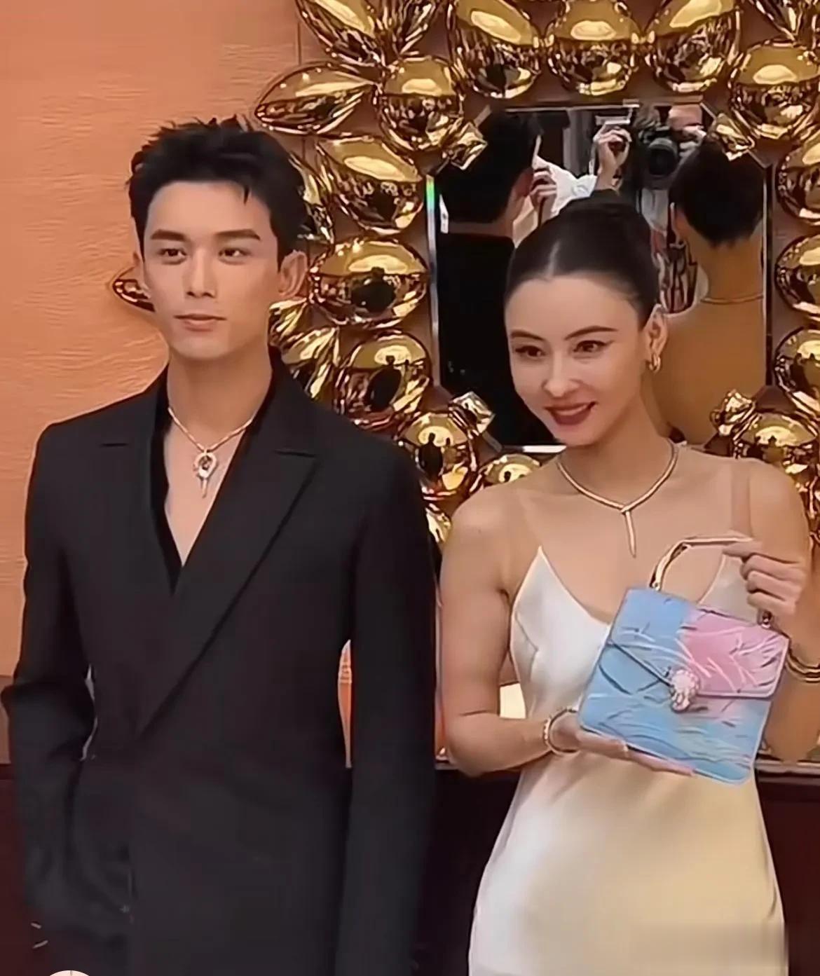 张柏芝与吴磊同框，明显感觉年轻和真年轻不是一个概念……