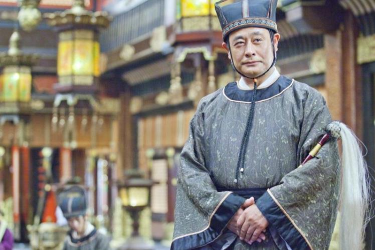 一天，唐代宗召集百官开会，忘了告诉大太监鱼朝恩。鱼朝恩大怒，来到朝堂指着宰相骂道