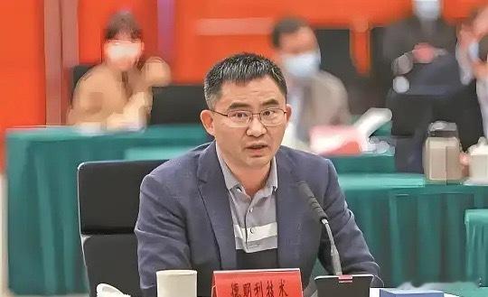 深圳夫妻囤存储芯片5个月狂涨320亿深圳夫妻的“囤货局”李虎、田华夫妇深耕存储行