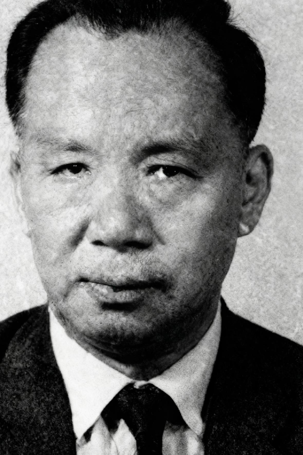 这个目露凶光的特务，就是戴笠最初“十兄弟”之一，他的名字叫张炎元，在军统中以心狠