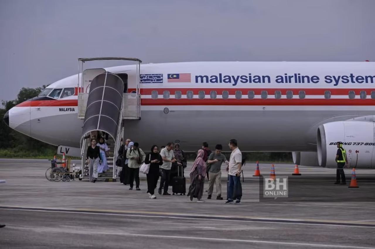 当MH21在空中挂出7700紧急代码、折返巴黎戴高乐机场的消息传出后，人们第一反