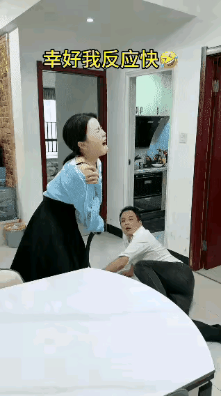 这个动作得训练多少遍，才能够训练出这样的效果！摆拍一个动作真不容易，既要看的合情