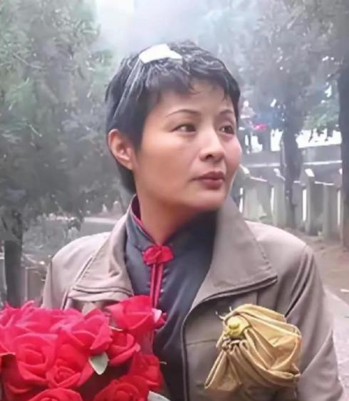 1984年，老山前线，17岁的战士赵勇，对18岁的女医务兵谢楠说到：“姐，你看能