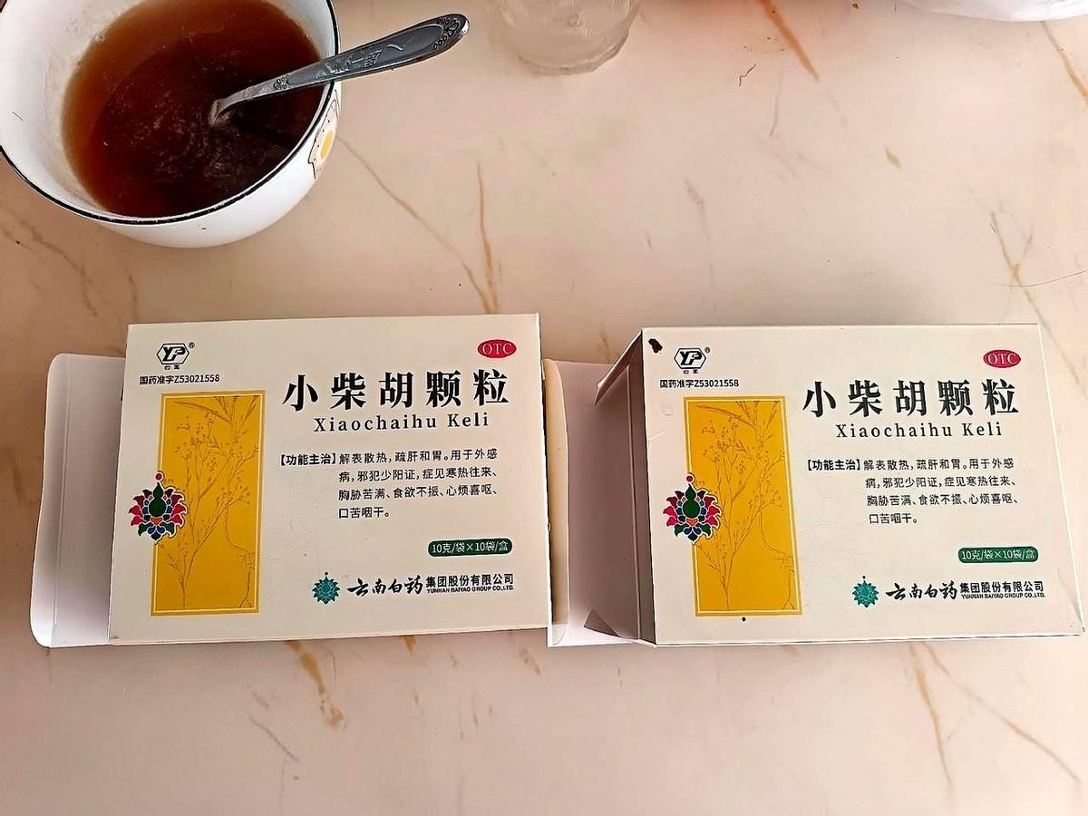 就刚才，我拿着两盒一模一样的药，翻来覆去地看，差点没把包装给盘出包浆来。一盒，