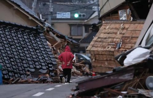 让你们回中国不听，现在知道生命宝贵了吧，近期去日本旅游的游客真的是太刺激了，直接