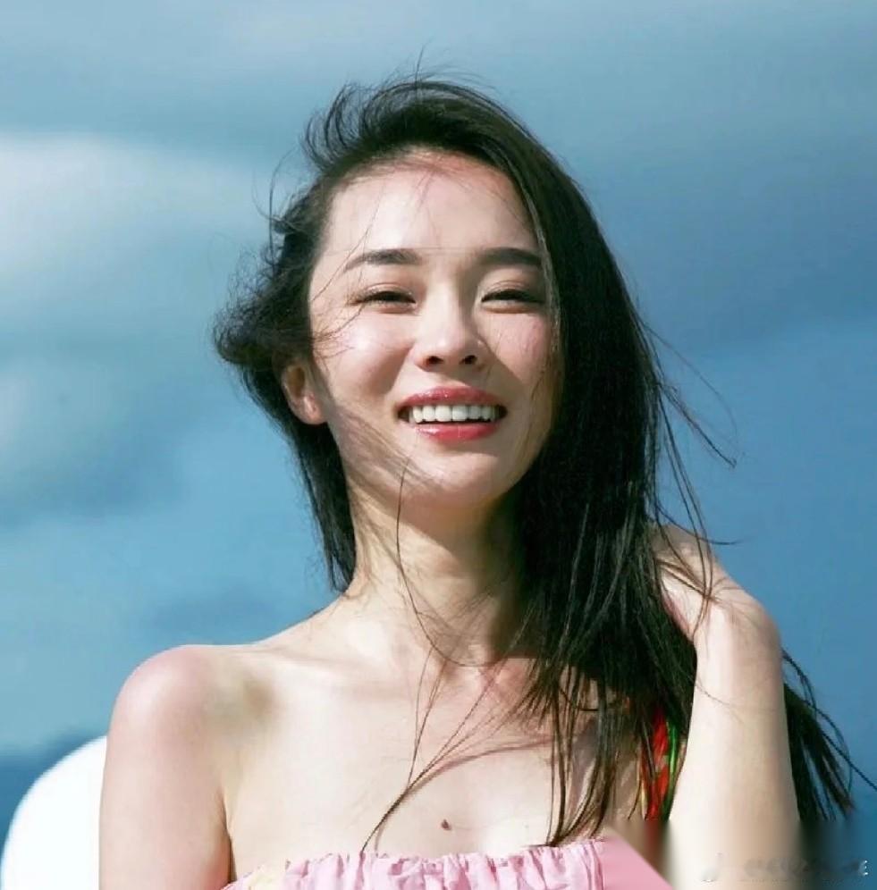 5月24日，霍思燕和婆婆，引发了网友热议。原因是杜江高调发文晒照，祝妈妈70大寿