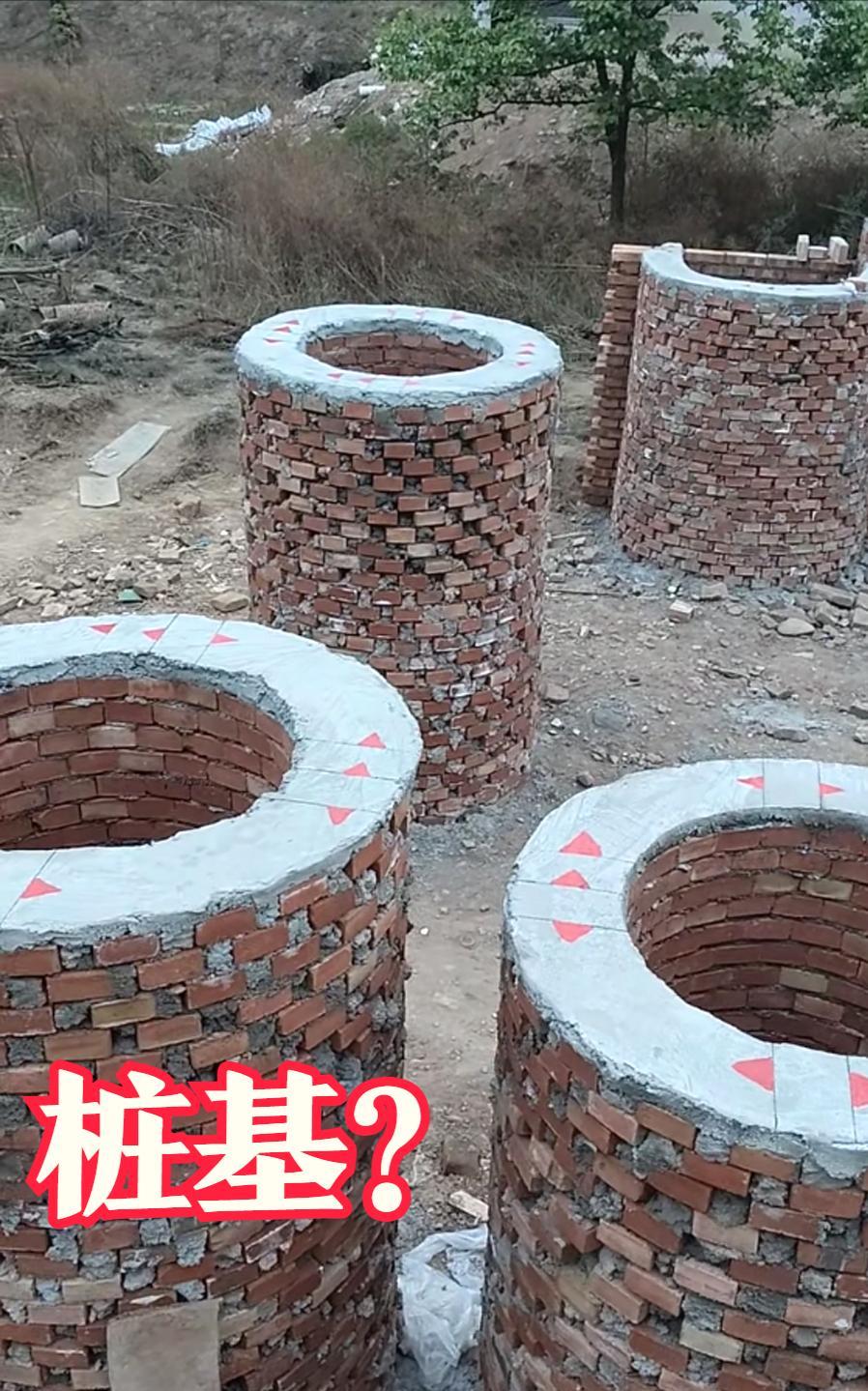 人有钱就是不同，建房随心所欲😡😡别人建房，是往地下挖孔打桩他却非