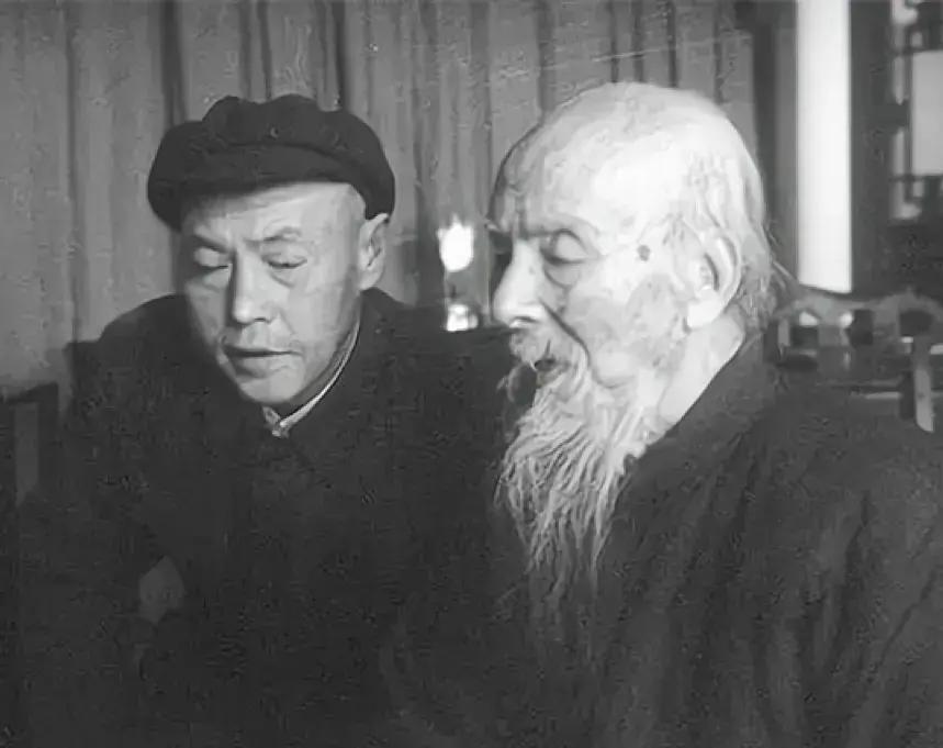 一天，齐白石吩咐下人：“这几张没画好，拿去扔了吧！”不曾想，一个老太监却上前拦住