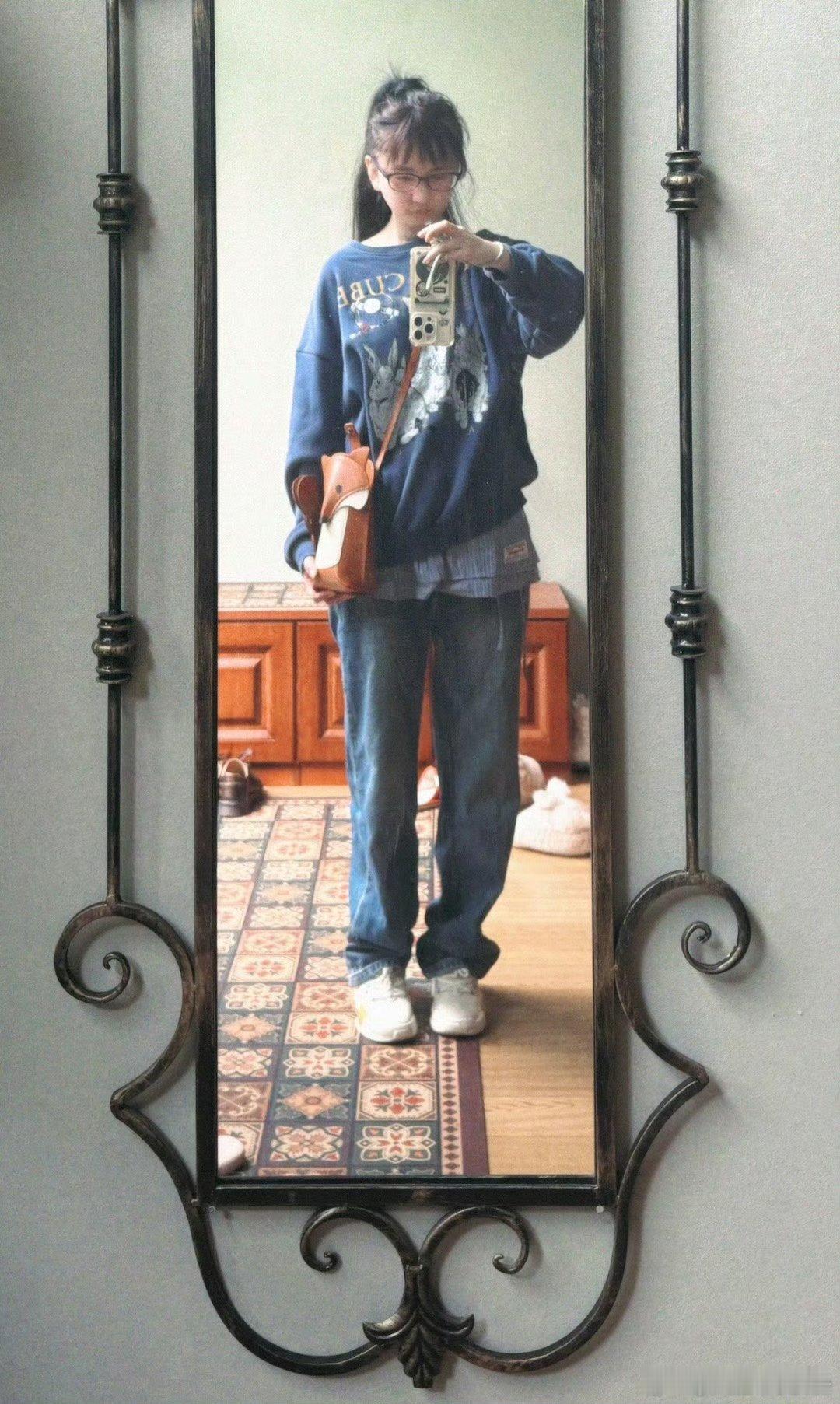 40+夏达虽然糊图，但是不婚不育就是显年轻啊​​​