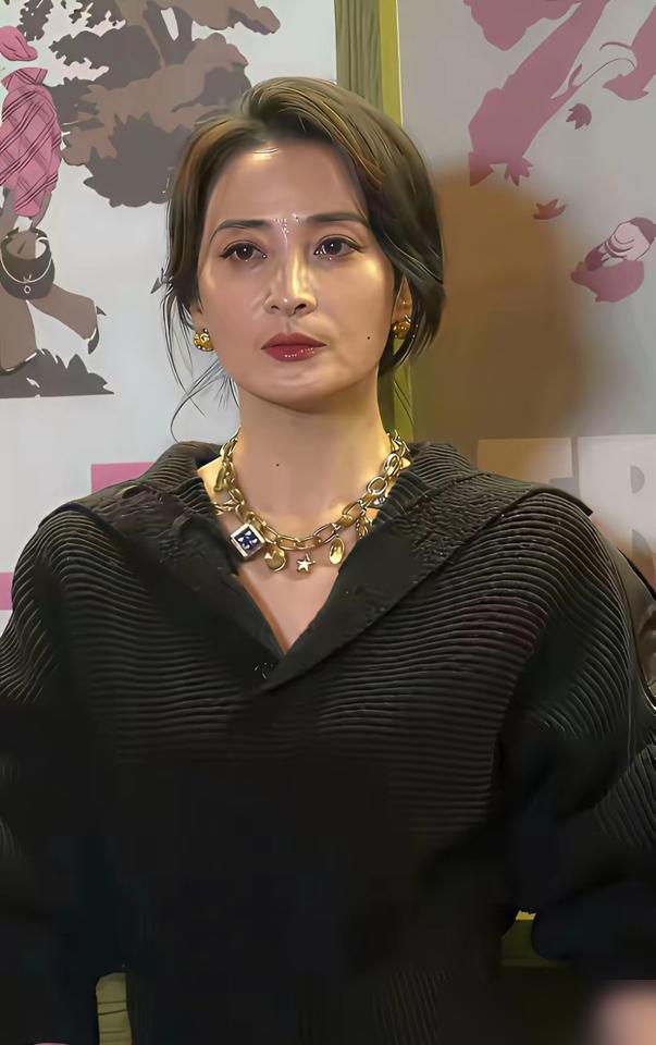 都以为蒋勤勤嫁了个巨婴戏霸，伺候他20年，我告诉你，这盘棋下得太大了。你只看