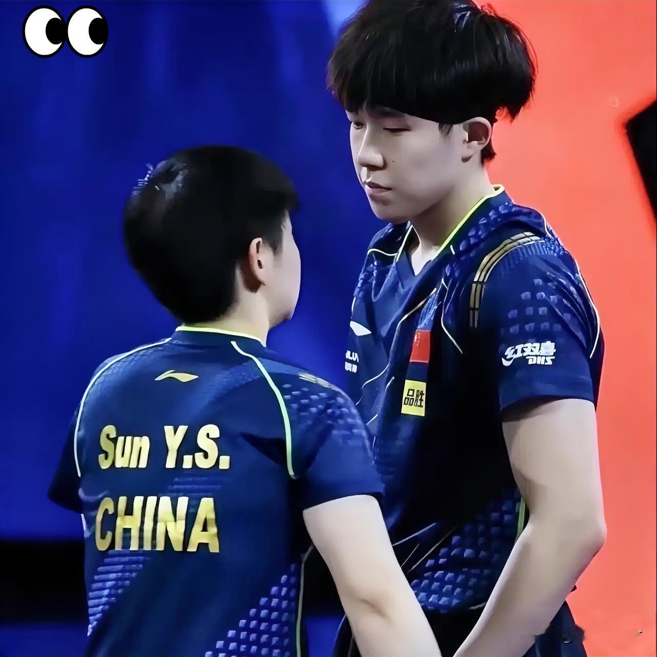 [红脸笑]说真的，别再盯着人家是不是情侣看了，这格局真有点小了！