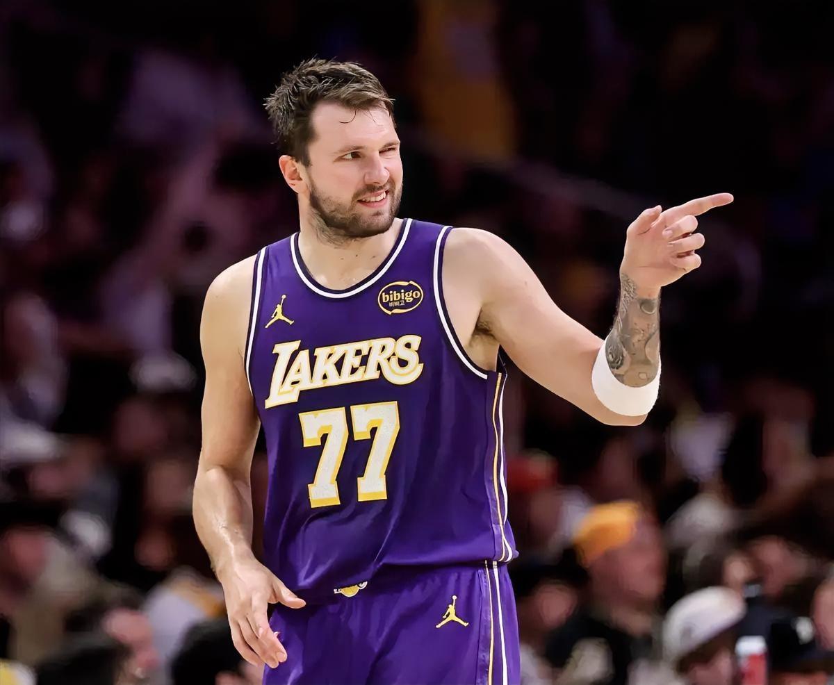 有一说一，今日东契奇和米切尔根本不在一个级别！！东契奇：本场比赛上场34分钟，