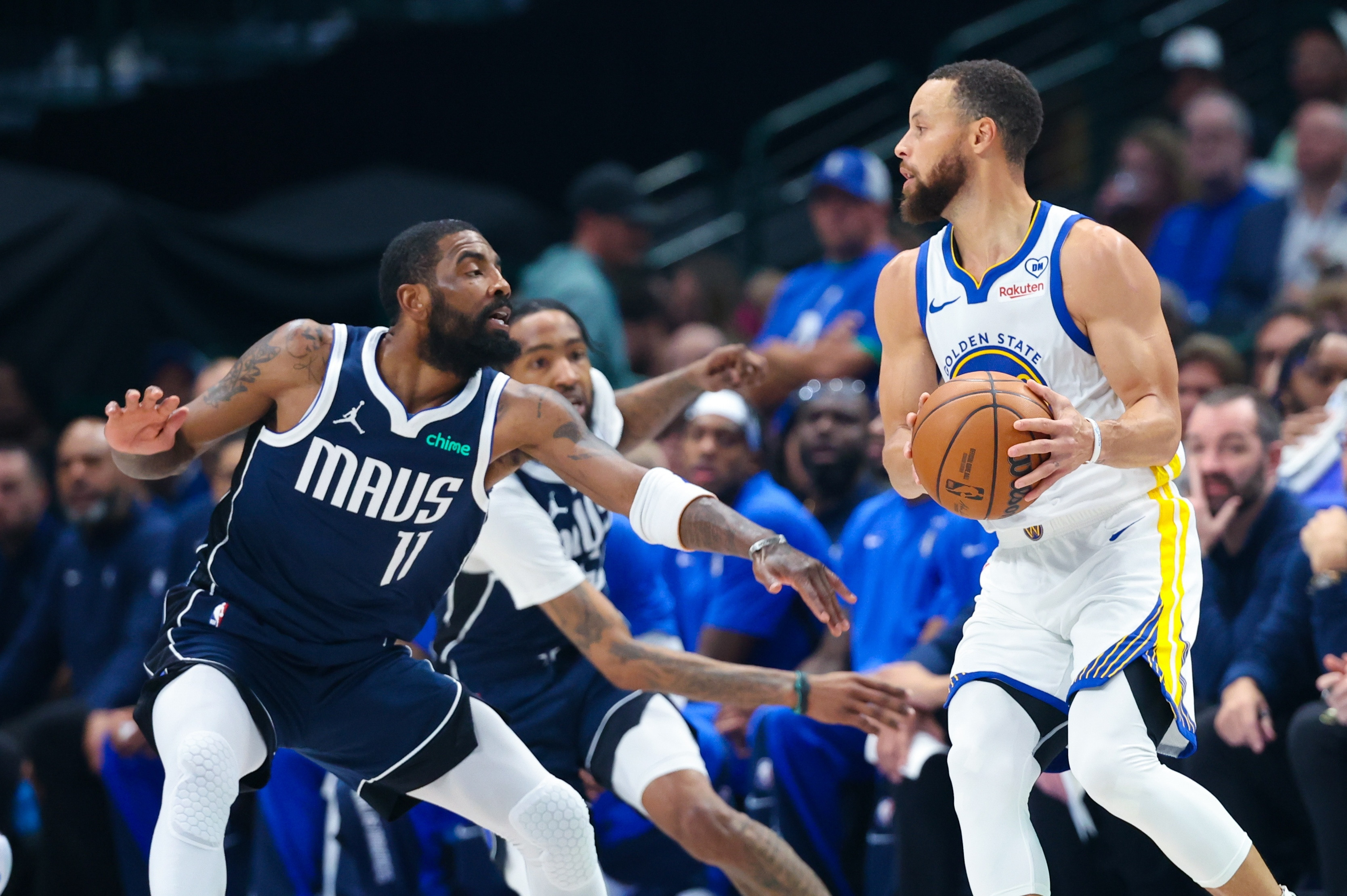 NBA2K官方晒出了最新联盟控球能力值前五球员，具体如下：1、欧文992、库