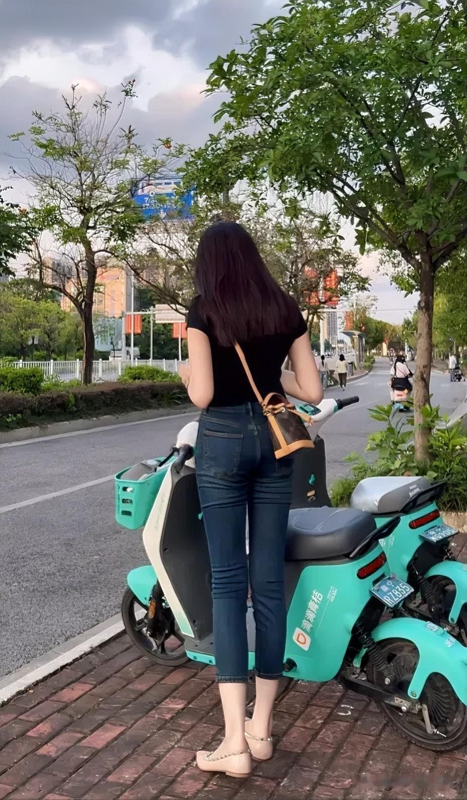 人生本就五味杂陈，有顺遂亦有坎坷。好坏皆是经历，起落都是常态。不必困于眼前得失，