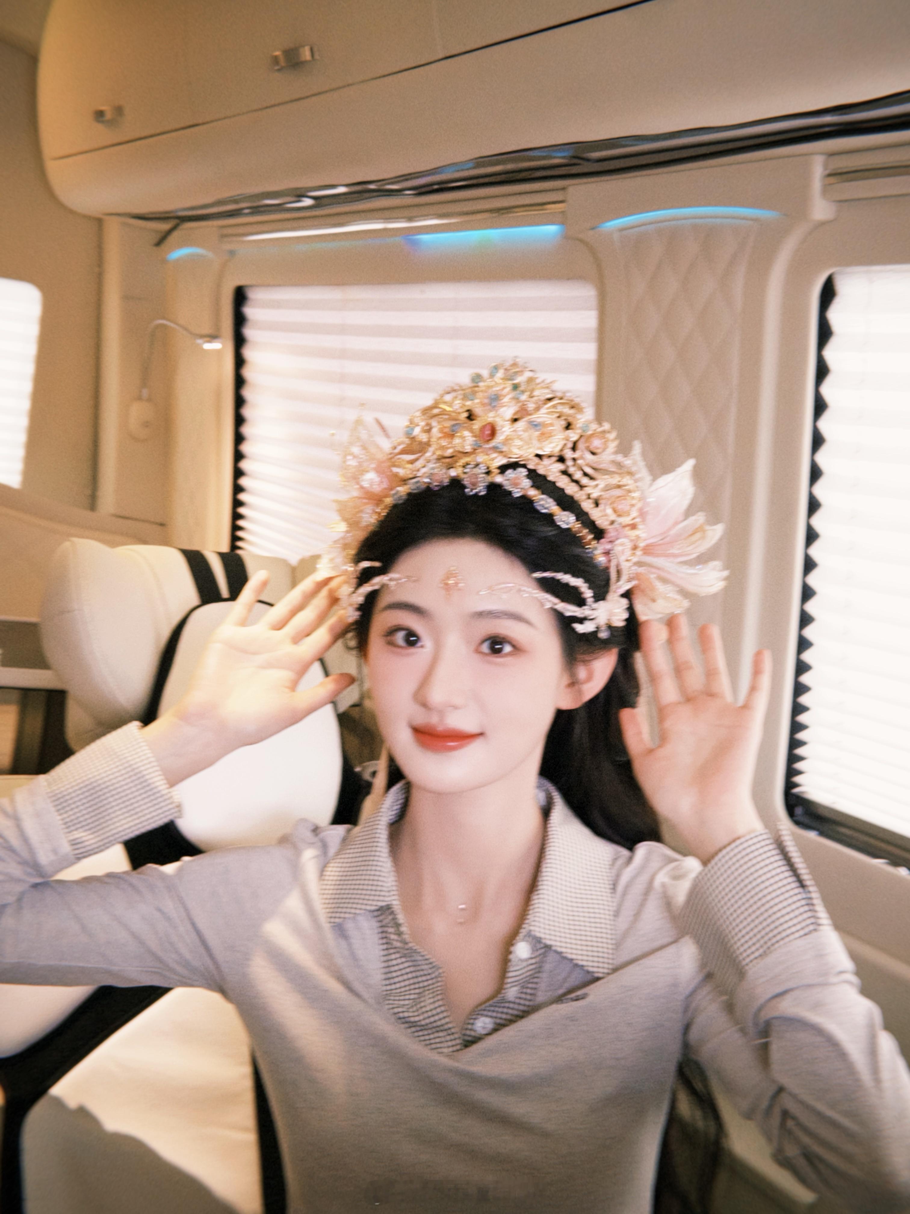 🙌雨潼有几个造型想看～揽流光三千​​​