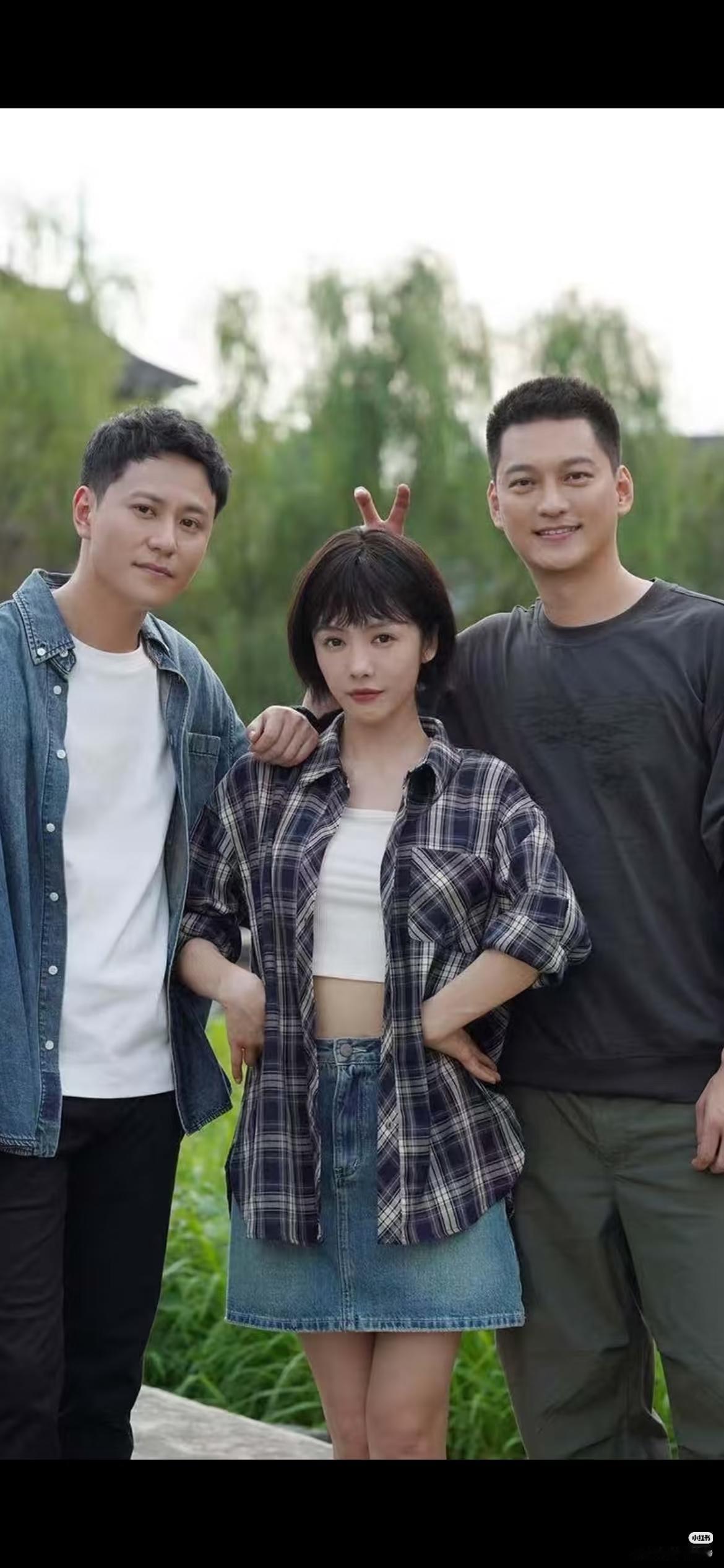 秦俊杰演的蒋诚是我看过最惨的男二了《钢铁森林》里他是被周家人养大的孤儿，和周堇