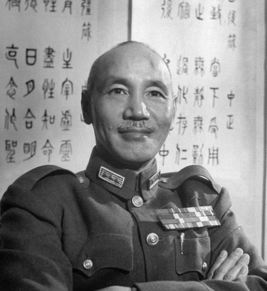 蒋介石晚年一心扶持蒋经国上位，没想到蒋纬国却掌握了军队，最终为了避免兄弟自相残杀