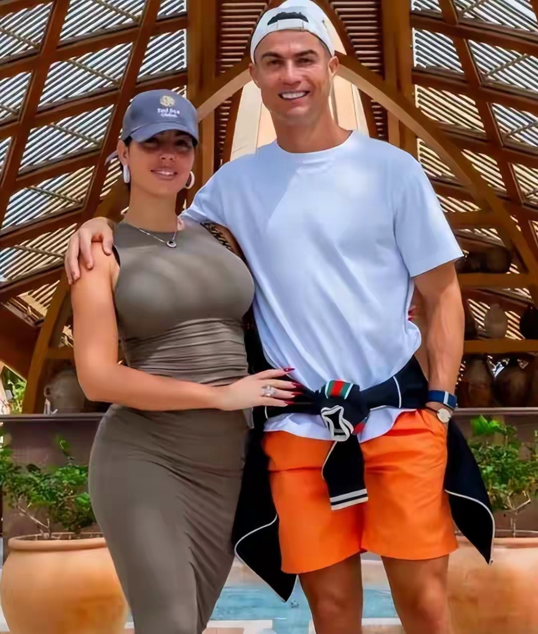 C罗正式宣布乔治娜是妻子！世界杯结束后办婚礼
