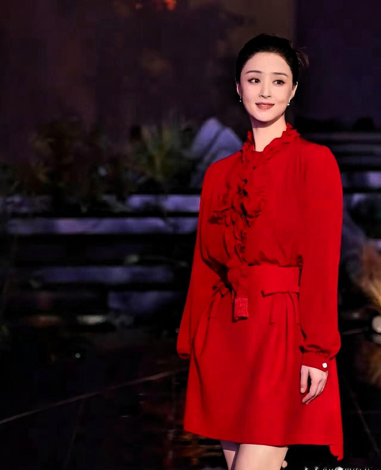 别再说“骨架大”瘦不下来了。去看看41岁的蒋欣吧。一张生图，把所有质疑的嘴都