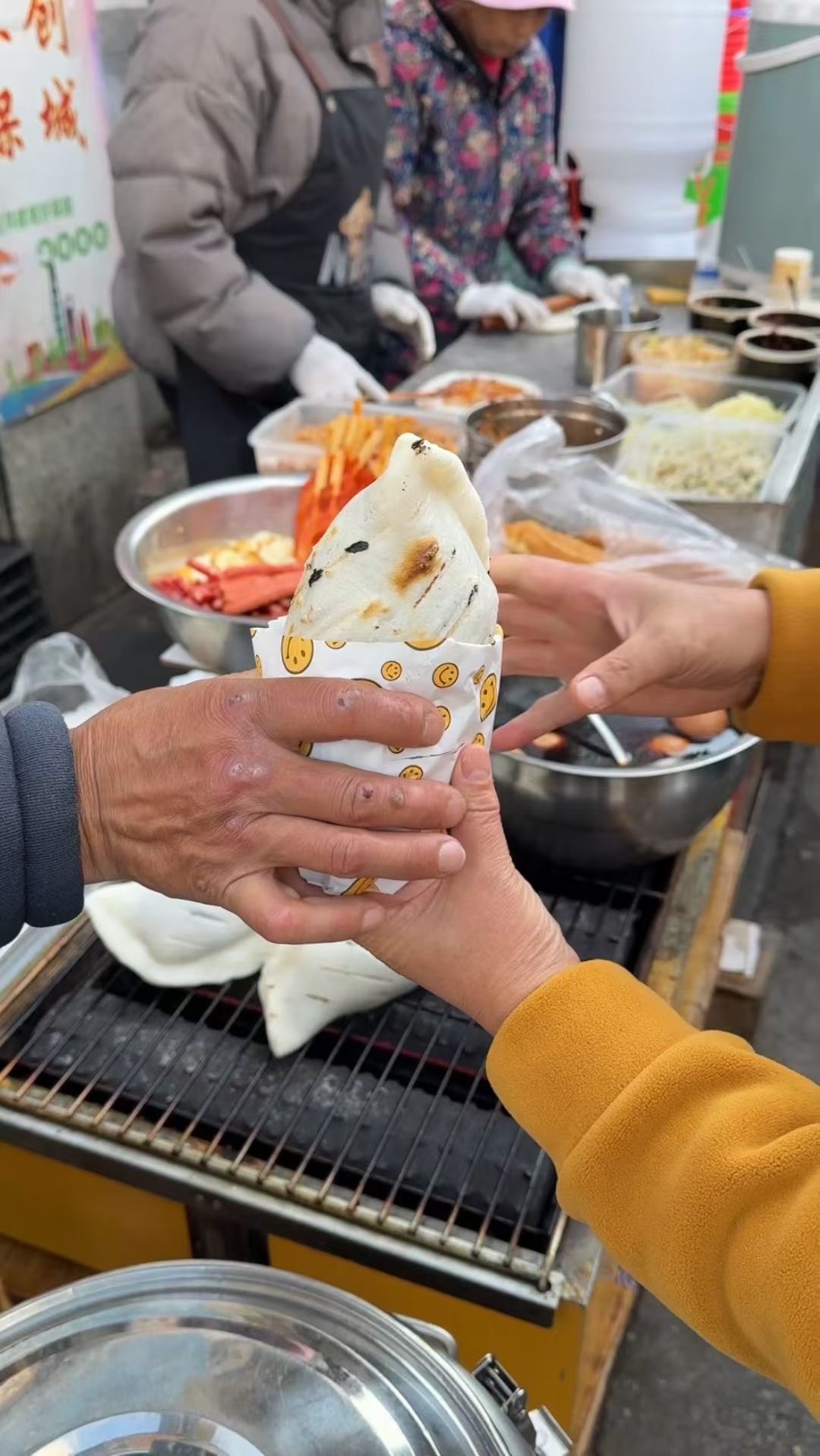 带客人来吃大理古城附近民宿旁边的手揉饵块，吃完一个一天应该都不用吃饭了。豆花名宿