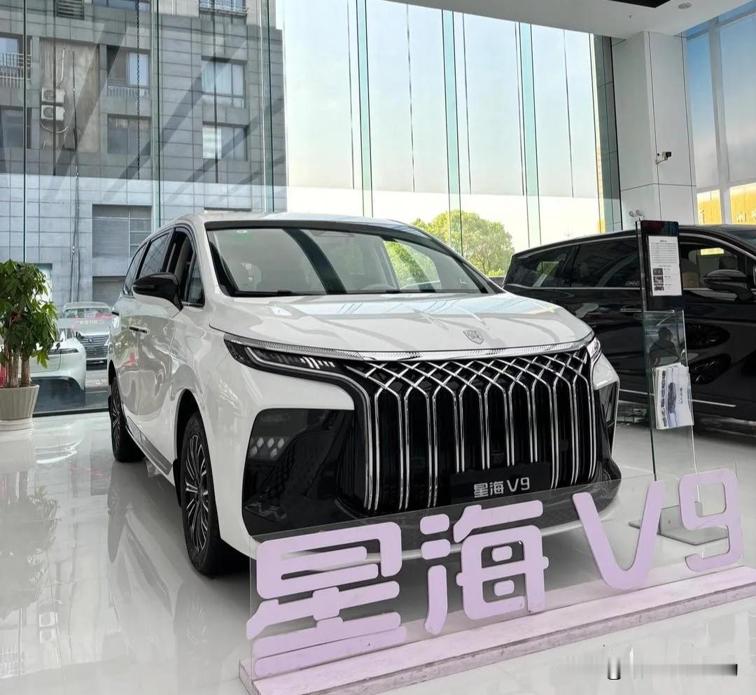 但最近东风风行推出的星海V9,还真让人眼前一亮。特别是2026款越享系列200k