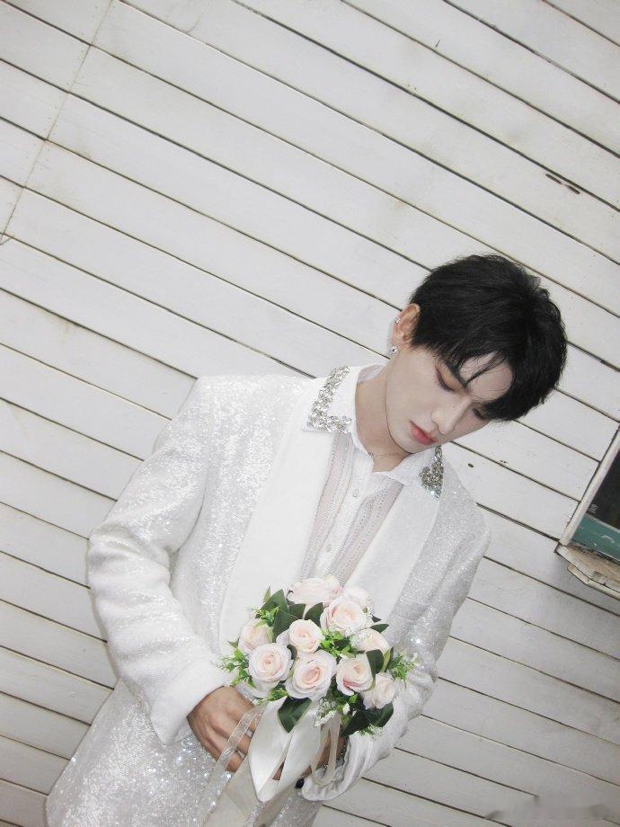 姚琛唱了斩神片尾曲音乐的魅力让我无法抗拒的喜欢帅气的容颜怎能不心动让我着迷真的是